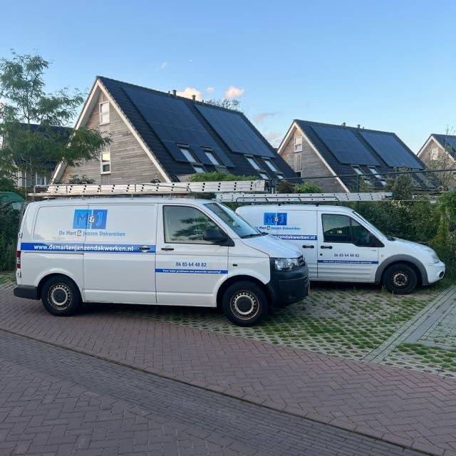 De Mart en Janzen Dakwerken Logo