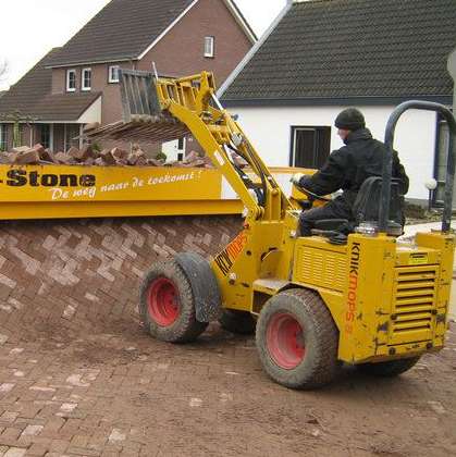 Zoggel Van Straatwerken BV Logo