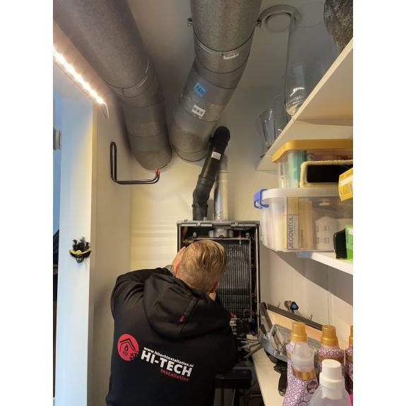 HI-TECH installaties BV Logo